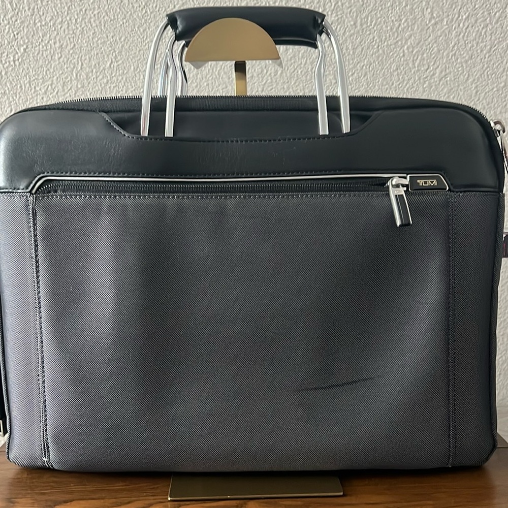 Tumi Arrive Hamilton Slim Briefcase